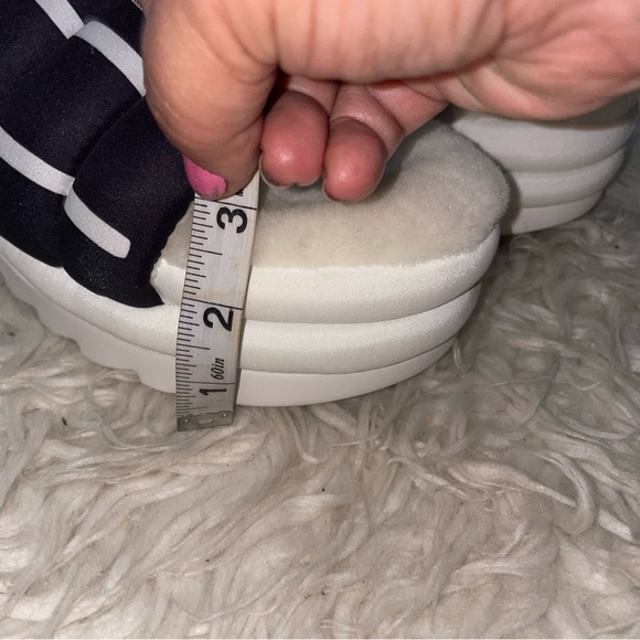 UGG Treadlite White Chunky Platform Slides Large UGG Spellout Woman's Size 10 - Picture 8 of 8